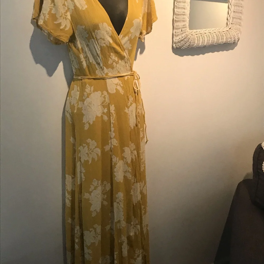 SOLD Lulu’s yellow maxi wrap dress Sz Sm - Picture 12 of 12